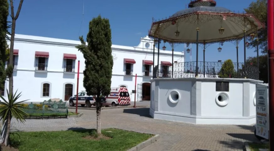 Alcalde de Santa Cruz Tlaxcala informa sobre servicios de fisioterapia del SMDIF