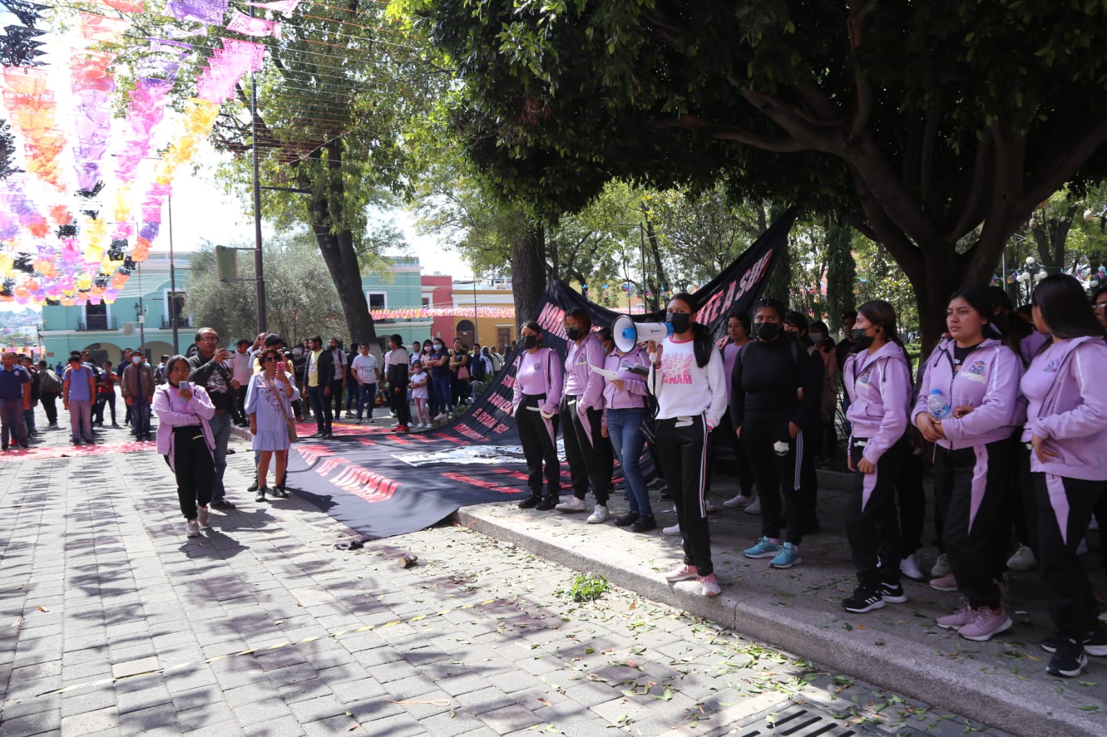 Normalistas de Tlaxcala y otros estados realizan marcha