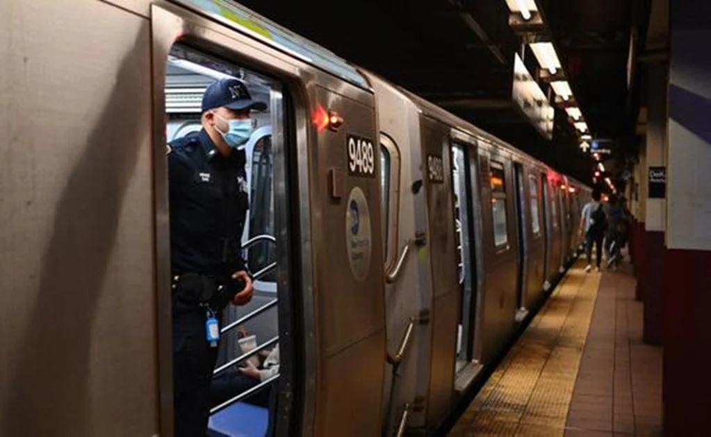 Joven murió tras quedar atrapado  entre puertas del metro de NY ser arrastrado