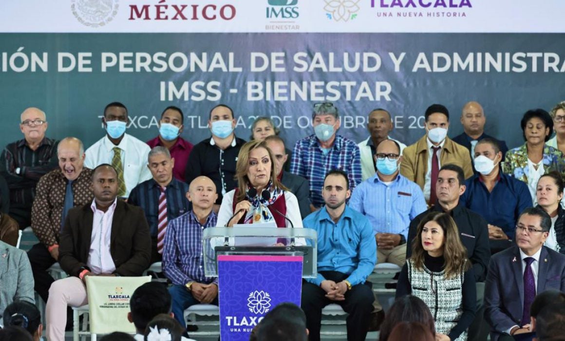 Lorena Cuéllar entrega 300 bases a personal de salud del IMSS-Bienestar
