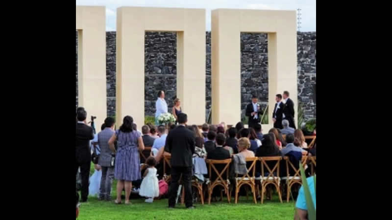 "Boda poliamorosa": Tres hombres contraen matrimonio en Aguascalientes