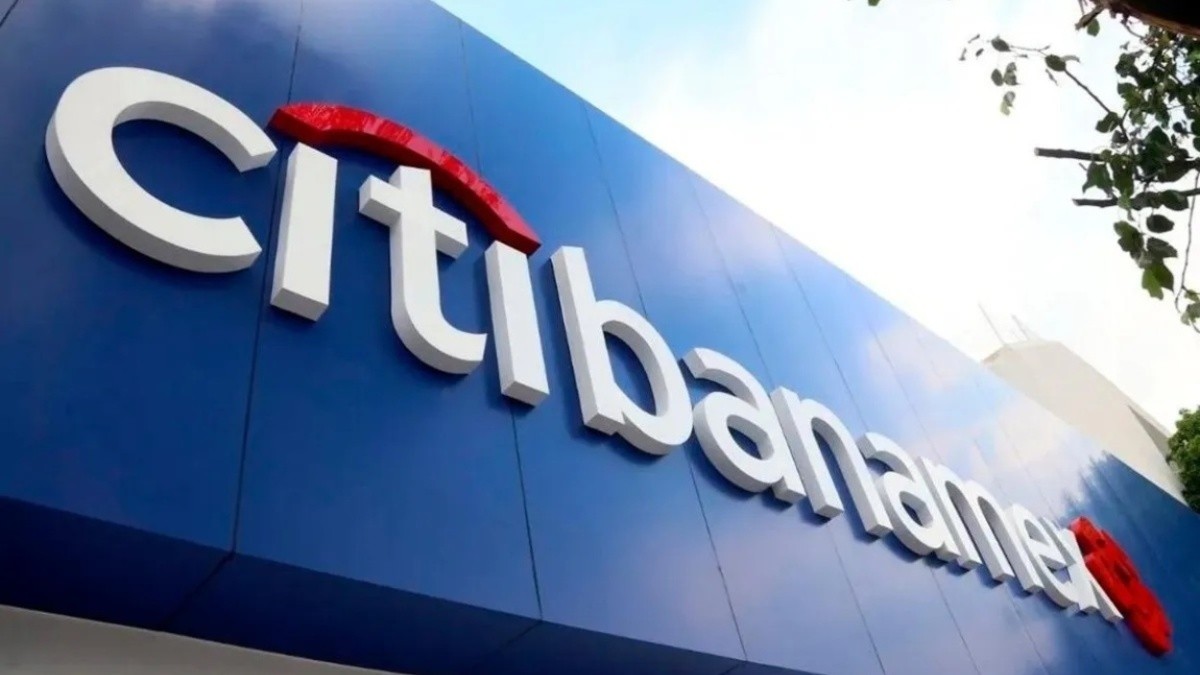 Millonarios se enfrentan, Slim y Larrea son los favoritos para la venta de Banamex