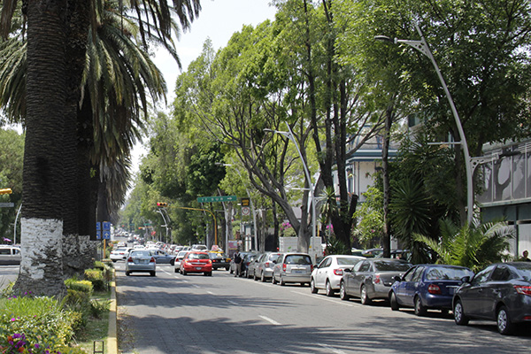 Restauranteros de la Juárez podrían contar con permisos para instalar mesas y sillas en la vía publica