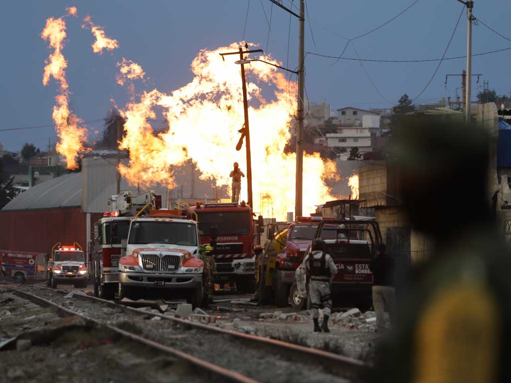 Colonias del norte están en zonas de riegos por ordeña de ductos de Pemex