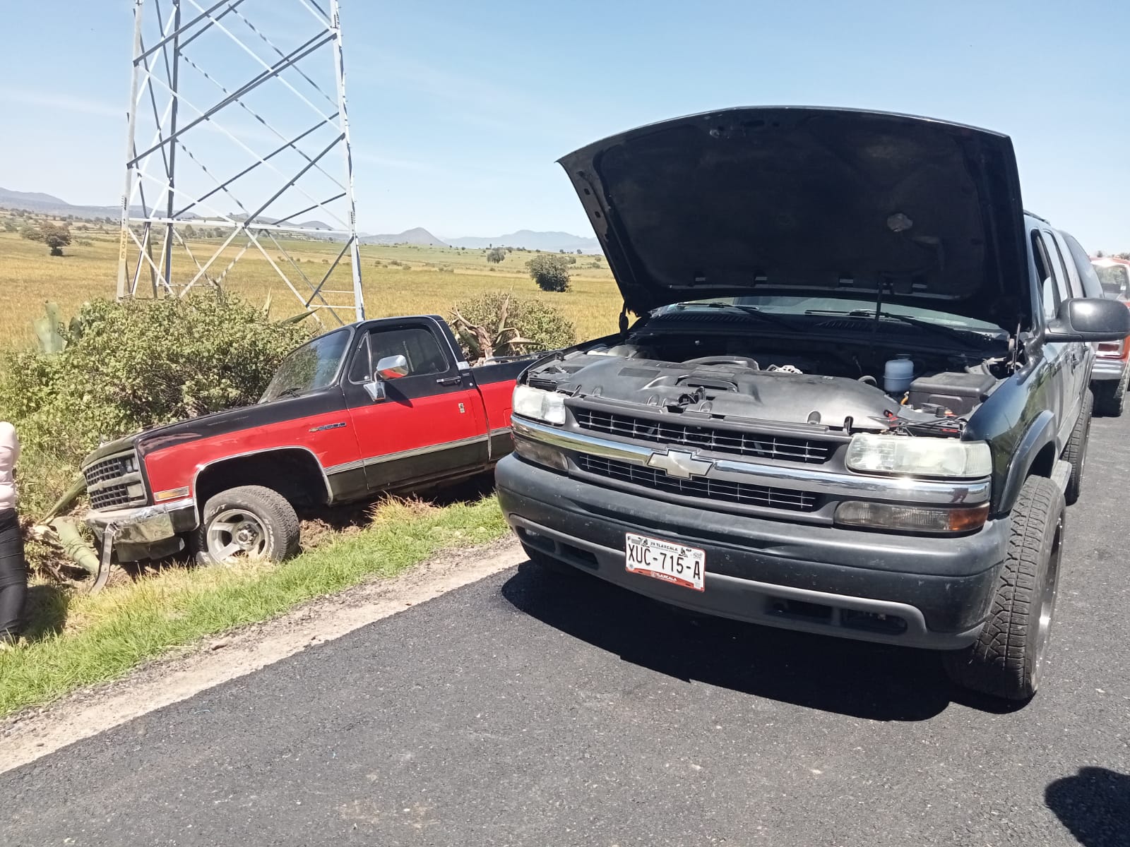 Conductor choca contra camioneta que transportaba santo patrón de San Marcos Guaquilpan, en Calpulalpan 