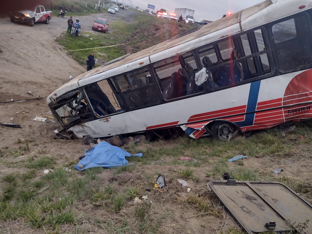 Accidente de autobús de pasajeros cobra la vida de dos personas, en Huamantla