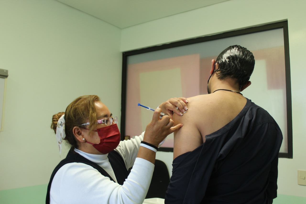 Inicia SESA vacunación contra influenza 2022-2023