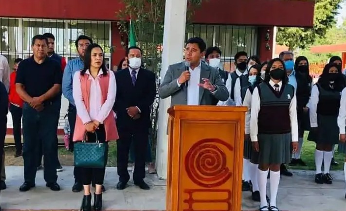 Alcalde de Santa Cruz Tlaxcala celebra aniversario del Colegio de Bachilleres del Estado de Tlaxcala
