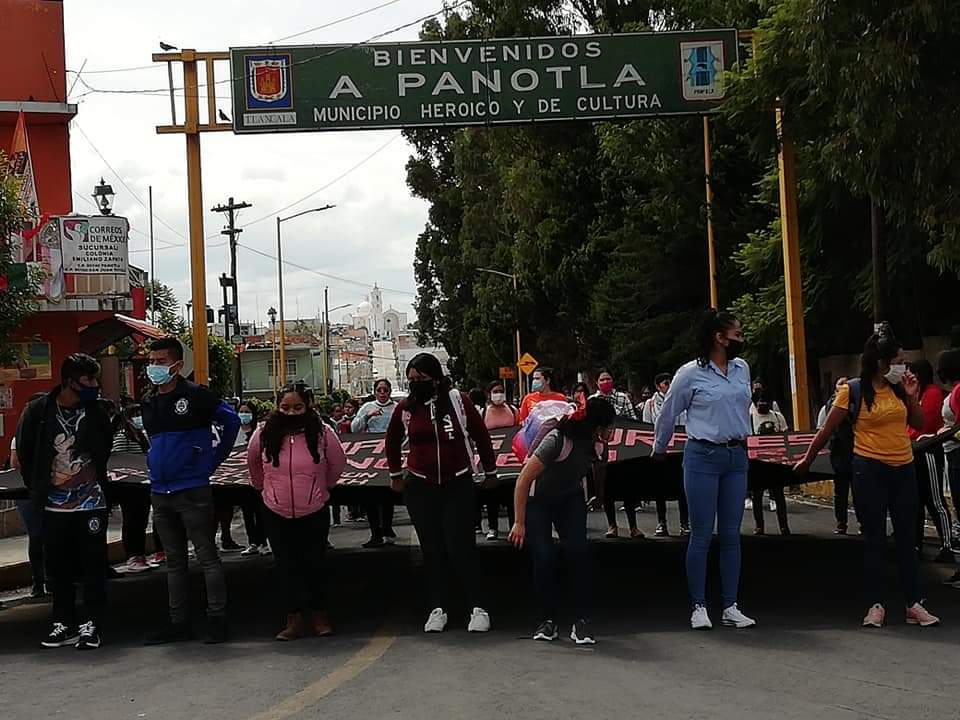 Se manifiestan normalistas de Panotla, exigen destitución de directivos