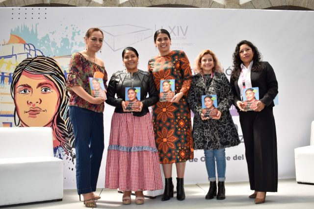 Eufrosina Cruz presenta su libro en el congreso del estado de Tlaxcala