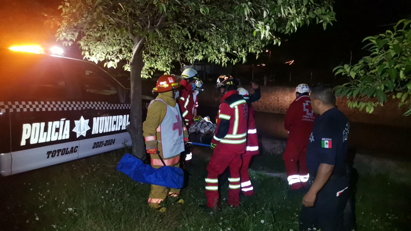 Cae hombre al Río Zahuapan, sufrió factura en un tobillo