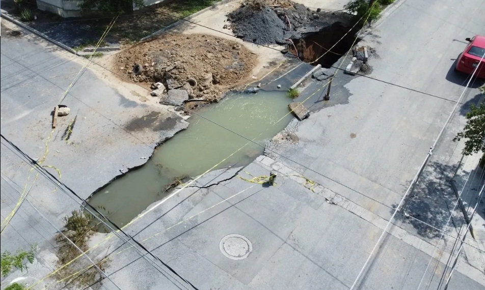 Surge tremendo socavón en Guadalupe, Nuevo León, por las recientes lluvias