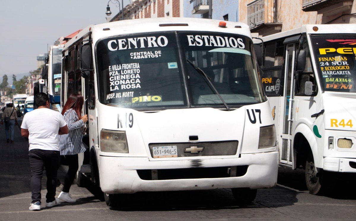 Transportistas amenazan con marcha y bloqueos para exigir aumento al pasaje  