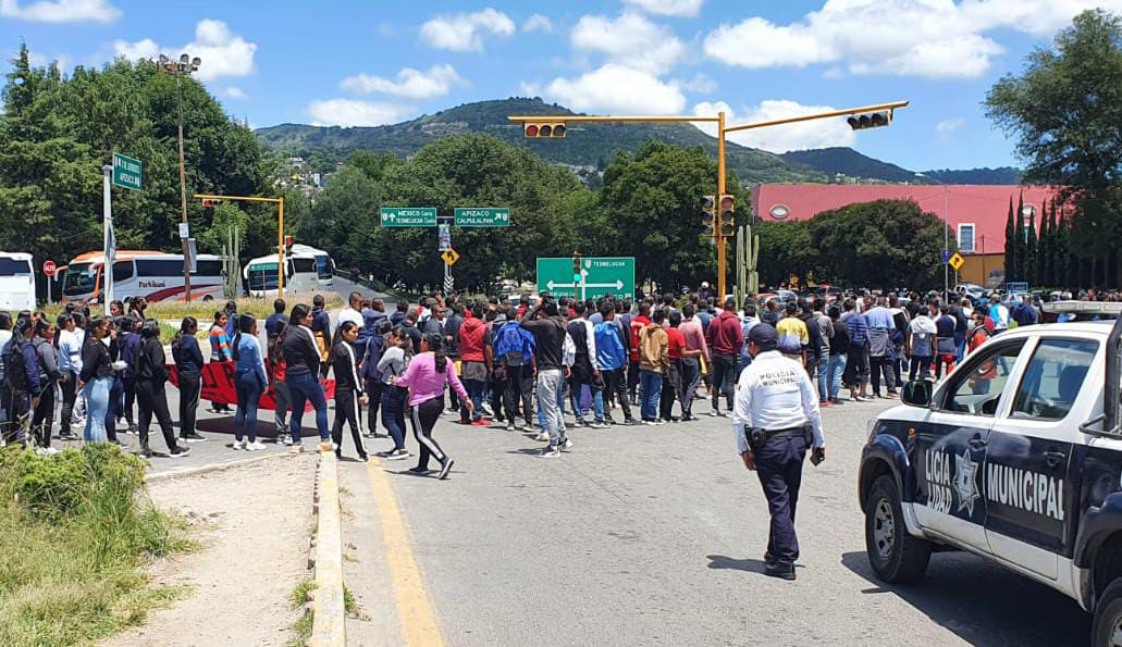 Demandan normalistas respeto a su institución