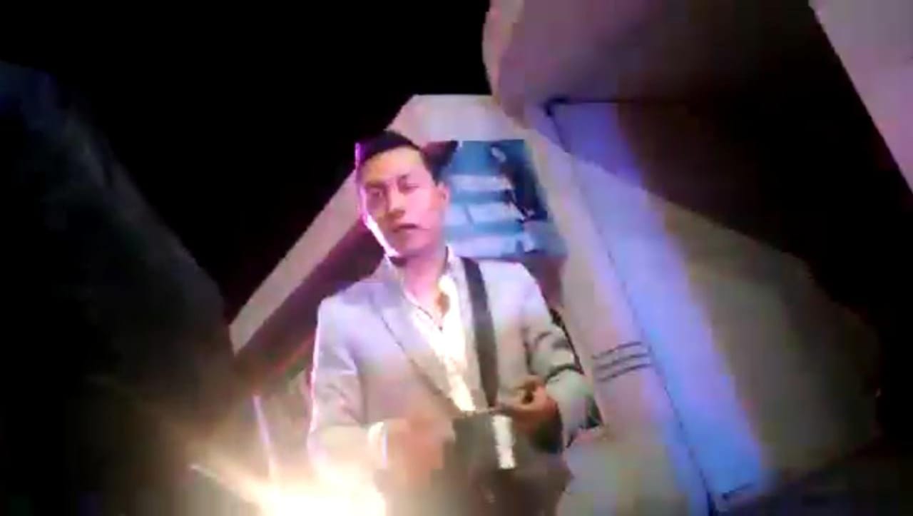 Exhiben en video a comisario de Contla por abusos y prepotencia en estado de ebriedad