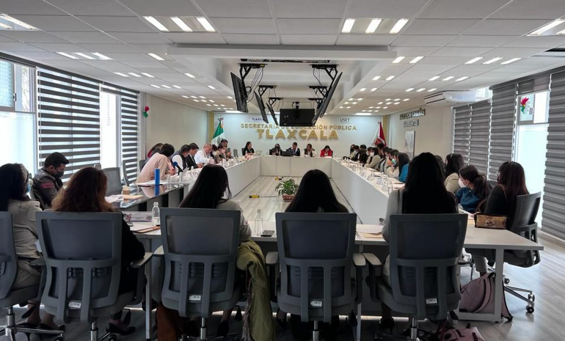 Apoyará gobierno del estado la formación académica de alumnas normalistas