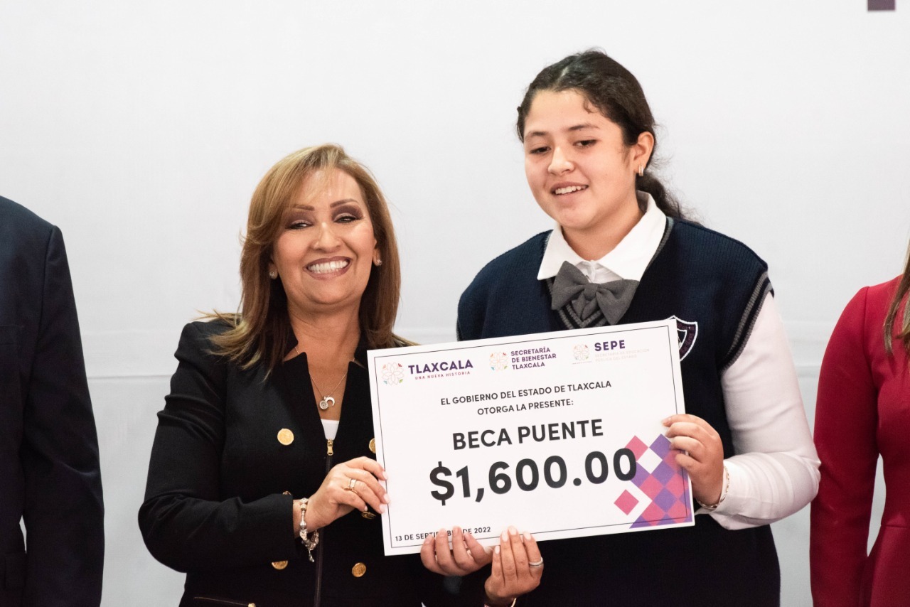 Gobernadora entrega “Beca Puente” a estudiantes para evitar deserción escolar