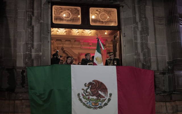 Desde Palacio Municipal Miguel Barbosa exclama ¡Viva México ! ¡Qué reviva Puebla!