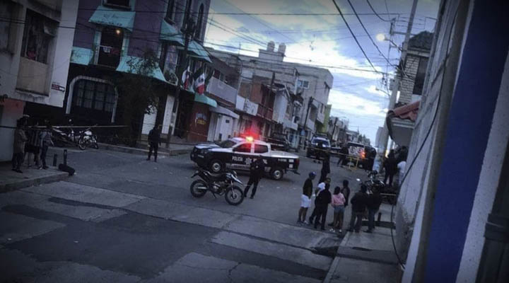Hombre es ejecutado dentro de su vehículo en pleno centro de Texmelucan; no hay detenidos