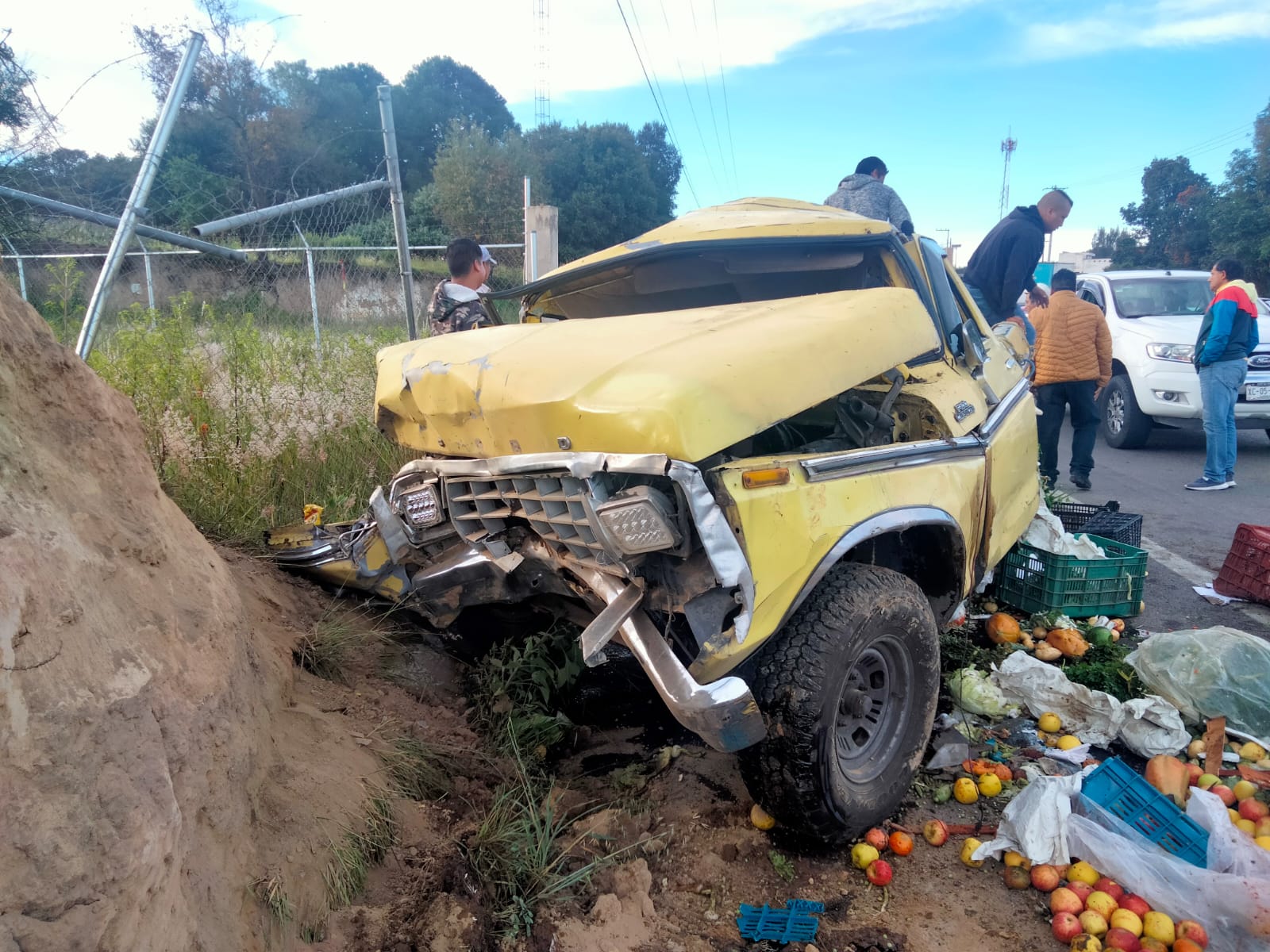 Comerciantes sufren accidente sobre Vía Corta tras regresar de la Central de Abastos