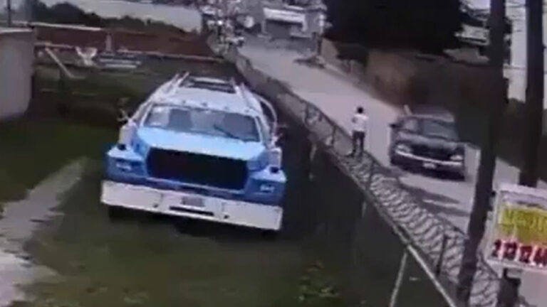 Cámara de vigilancia capto un presunto "levantón" de un hombre en San Jerónimo Caleras (Vídeo)