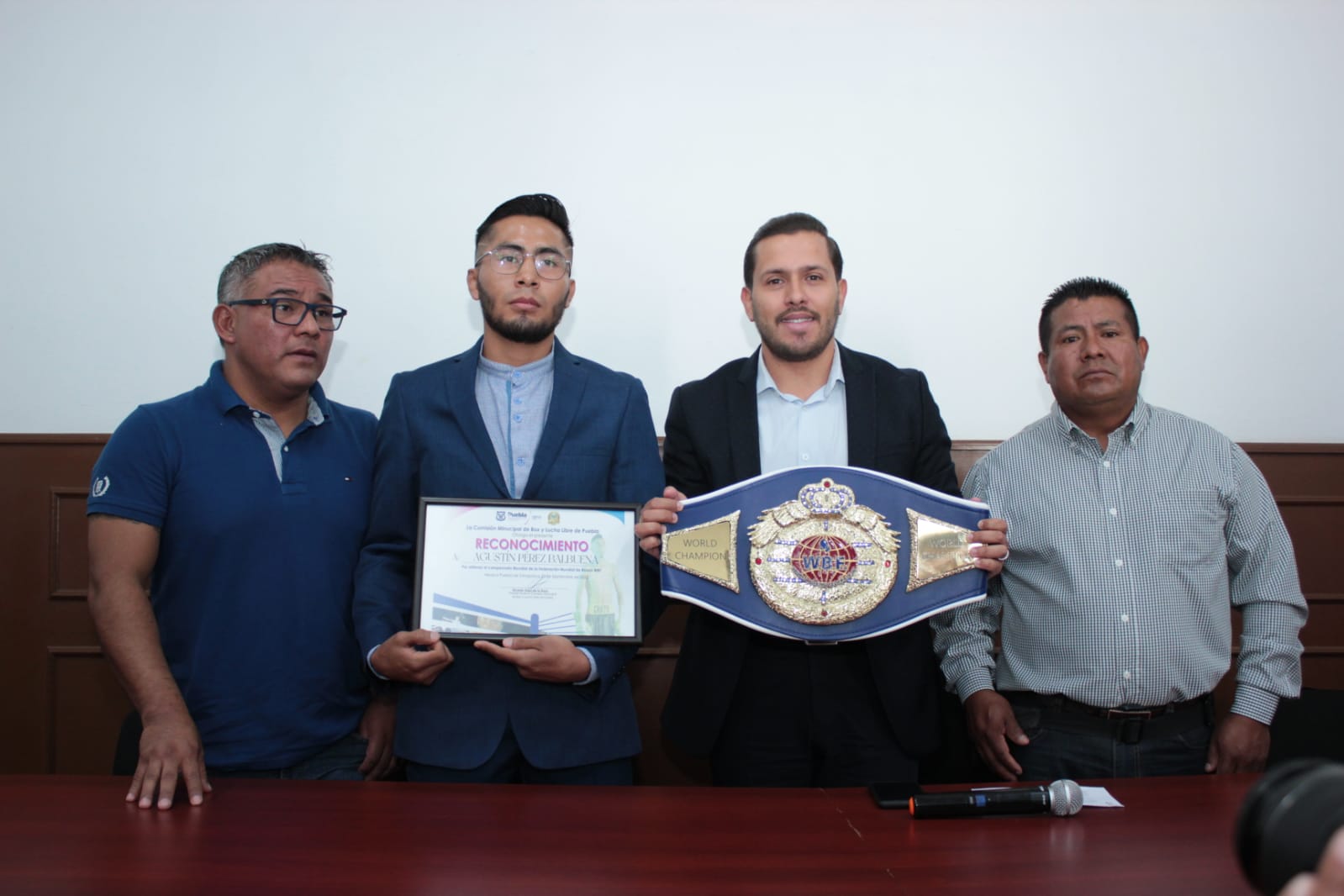 Reconocen al Chato Pérez como primer poblano Campeón Mundial de Boxeo 