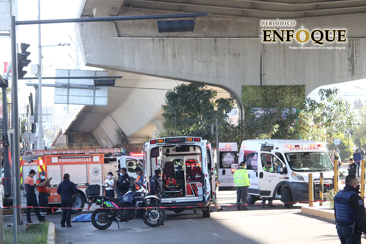 Mujer se quita la vida lanzándose del puente de Calzada Zaragoza en Puebla
