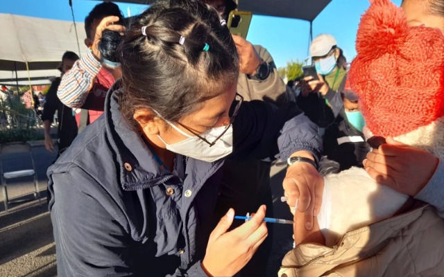 Piden a directivos de escuelas de Puebla dejar que alumnos salgan para vacunarse contra el Covid-19