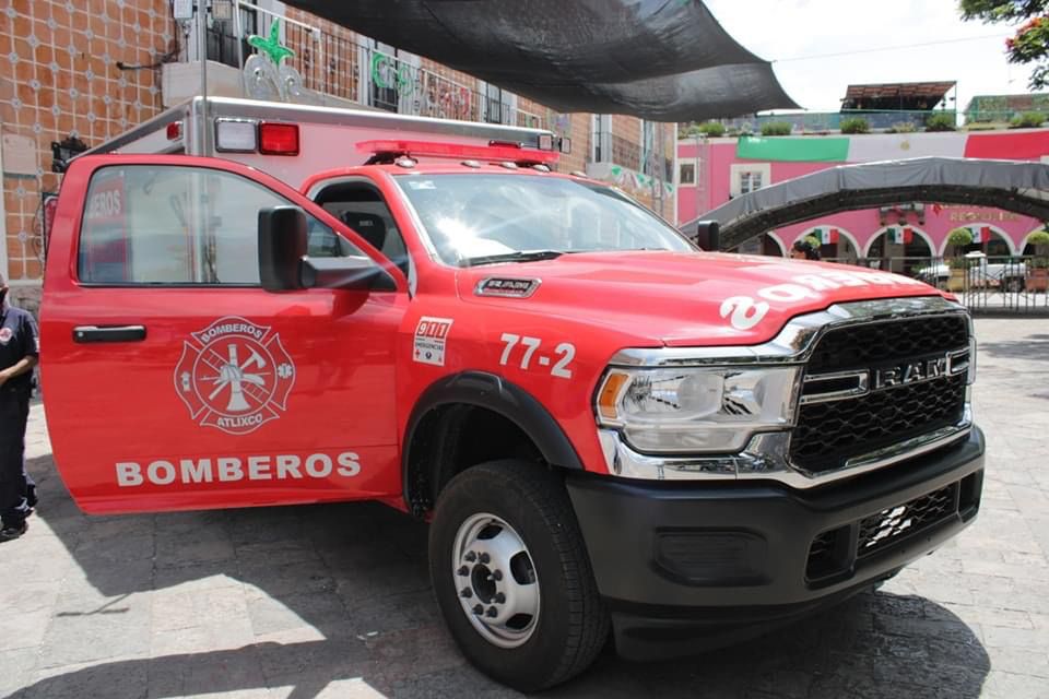 Ayuntamiento de Atlixco entrega de unidad de rescate urbano a bomberos