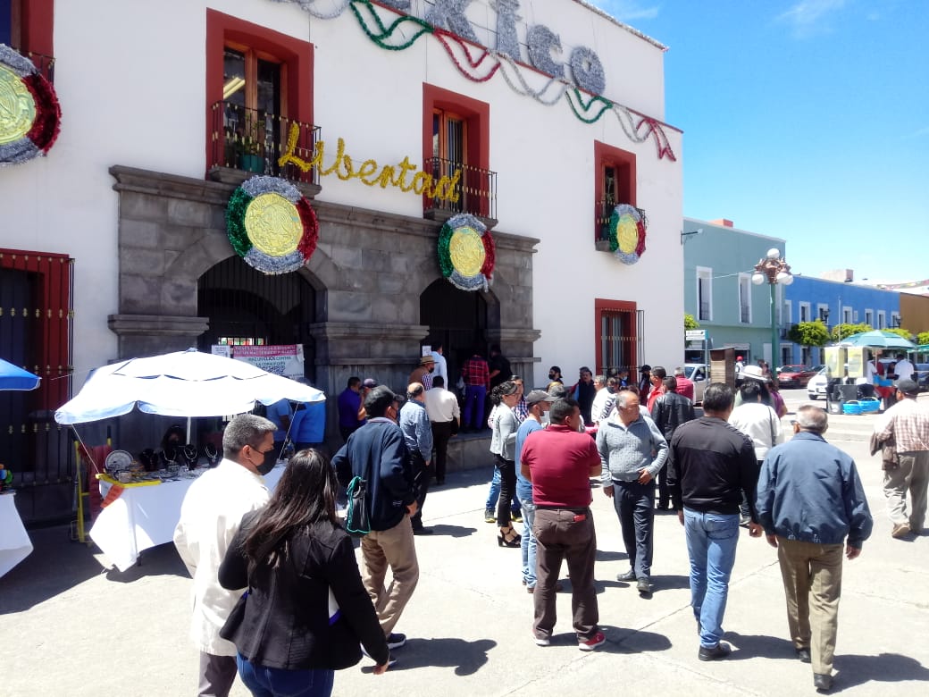 Apelan transportistas por seguridad y aumento a pasaje