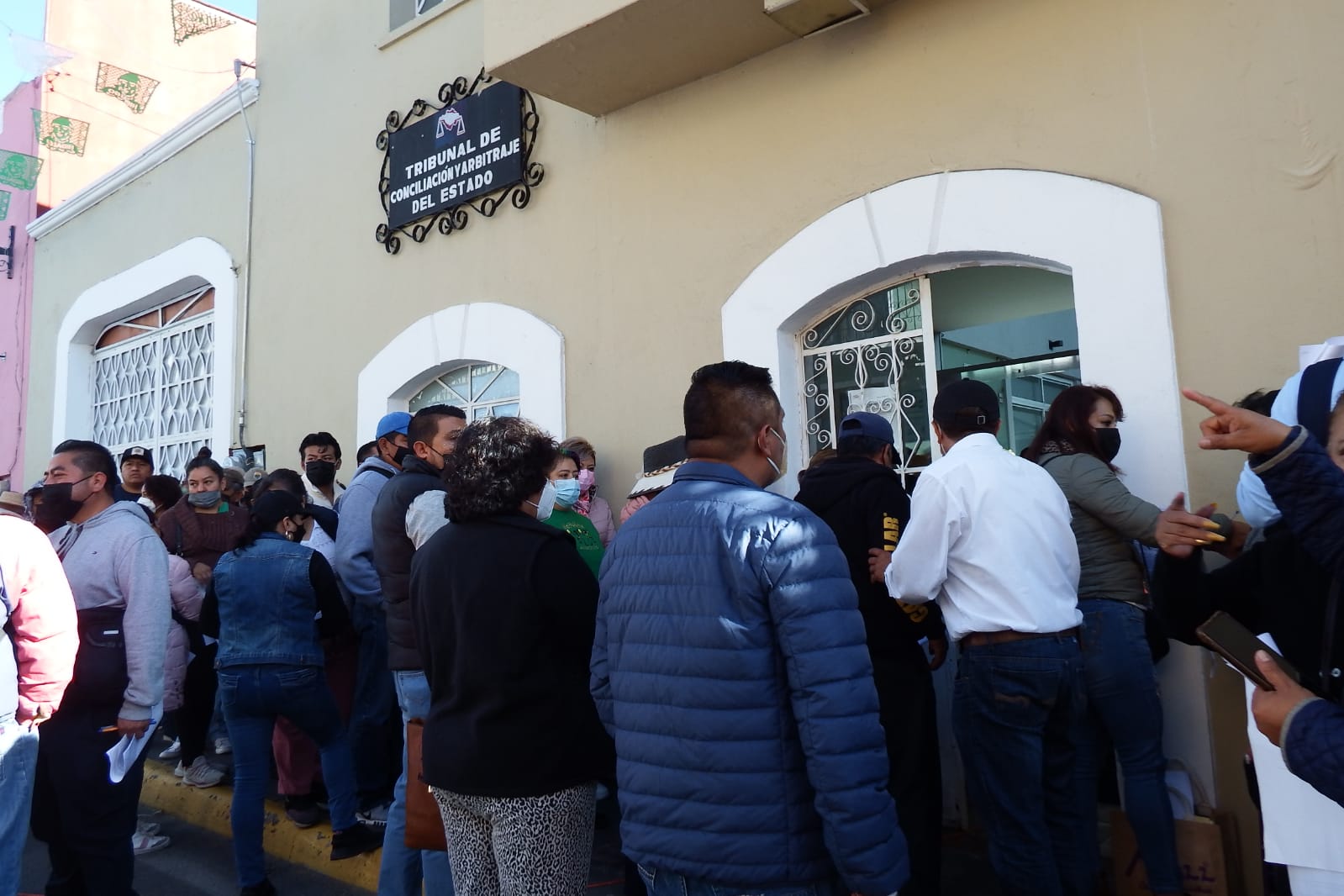 Rebasan sindicatos a Gobierno de Tlaxcala: se manifiestan simultáneamente