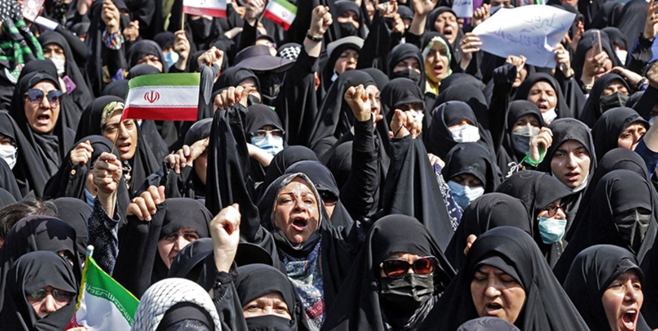 En Irán también protestan a favor del Gobierno y del velo obligatorio 