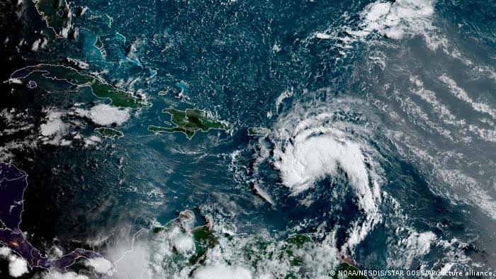 Fiona se degrada a tormenta tropical tras impactar en la costa atlántica de Canadá