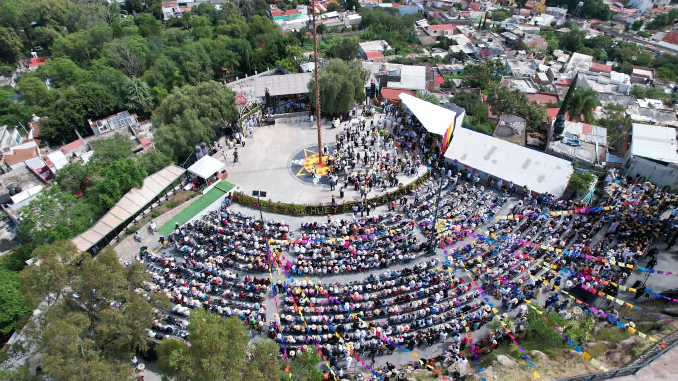 Visitantes abarrotaron la plazuela de la danza en Atlixco con el regreso del Festival Huey Atlixcayotl