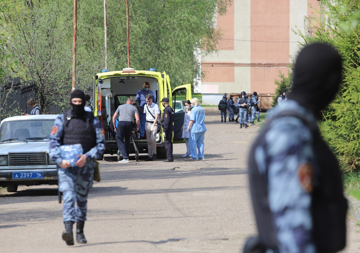 Al menos 15 muertos entre ellos niños dejó tiroteo en una escuela en Rusia