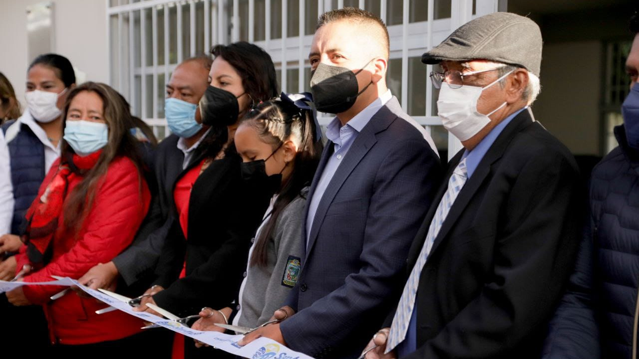 Ayuntamiento de San Andrés Cholula hizo entrega de un aula de medios a la primaria “Profesora Paz Montaño”