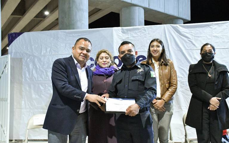 Ayuntamiento de Apetatitlán reconoce el trabajo de los oficiales municipales que salvaron a un adolescente