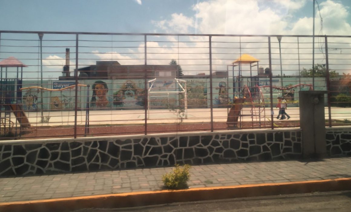 Alcalde de Xicohtzinco entrega canchas deportivas del municipio para construir Banco del Bienestar