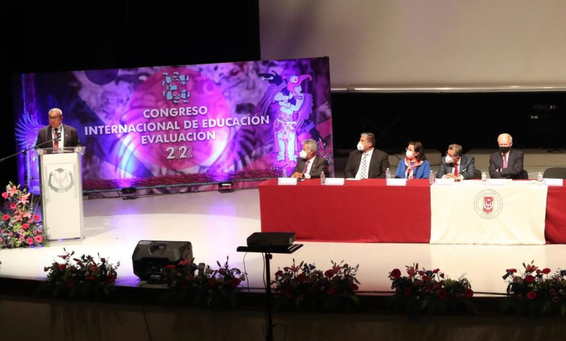 Analizan directivos, docentes y alumnos la evaluación educativa