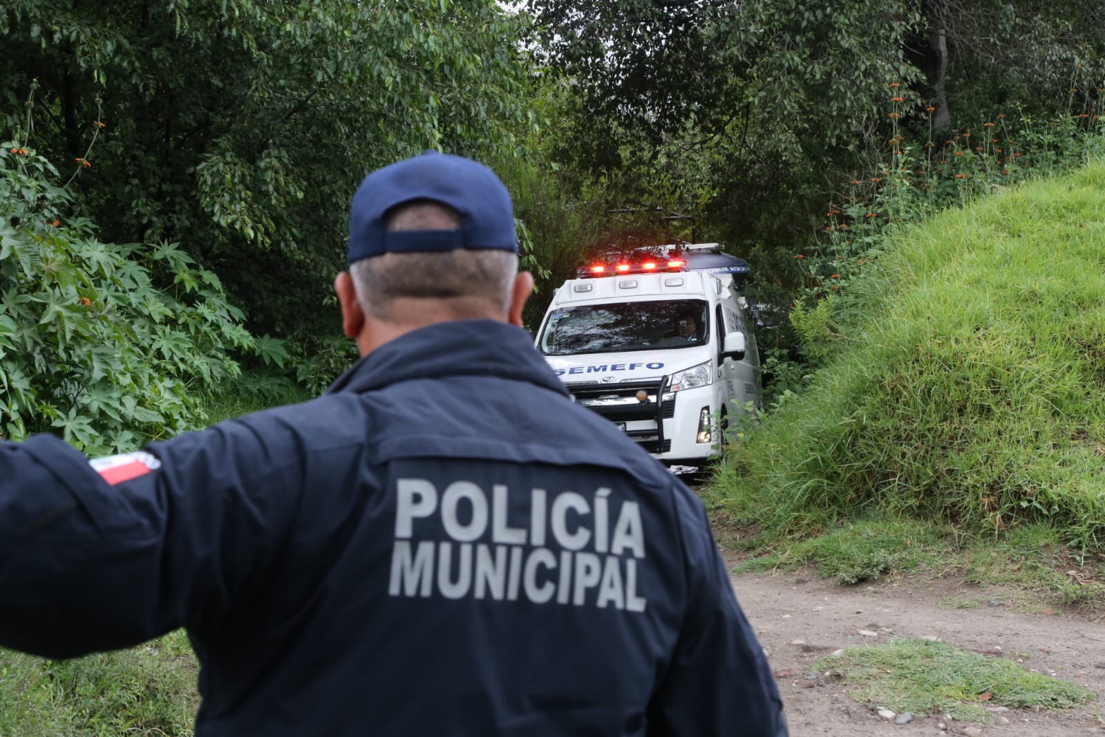 Encuentran cadáver de un hombre en camino de terracería de Zacatelco