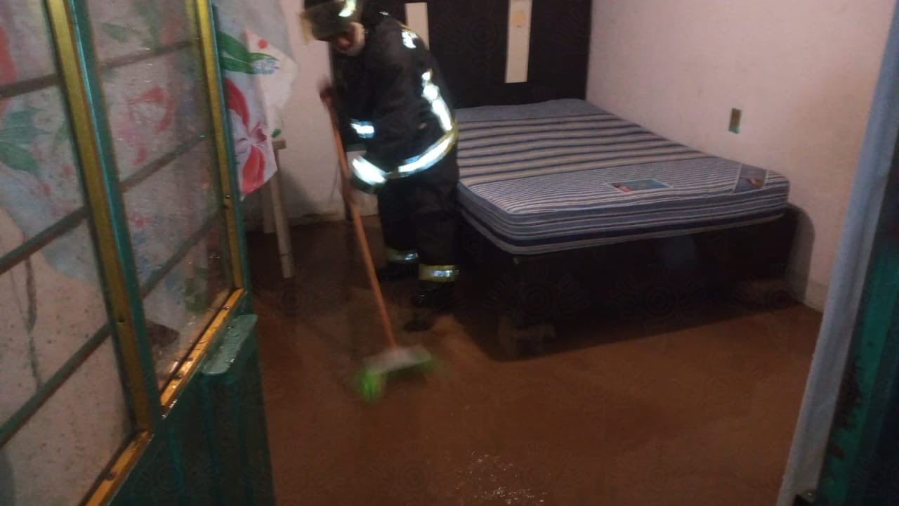 Fuerte lluvia afecta a 40 viviendas en Amozoc