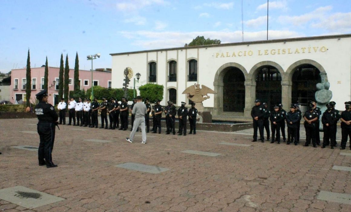 Pasan revista a policía municipal de Tlaxcala
