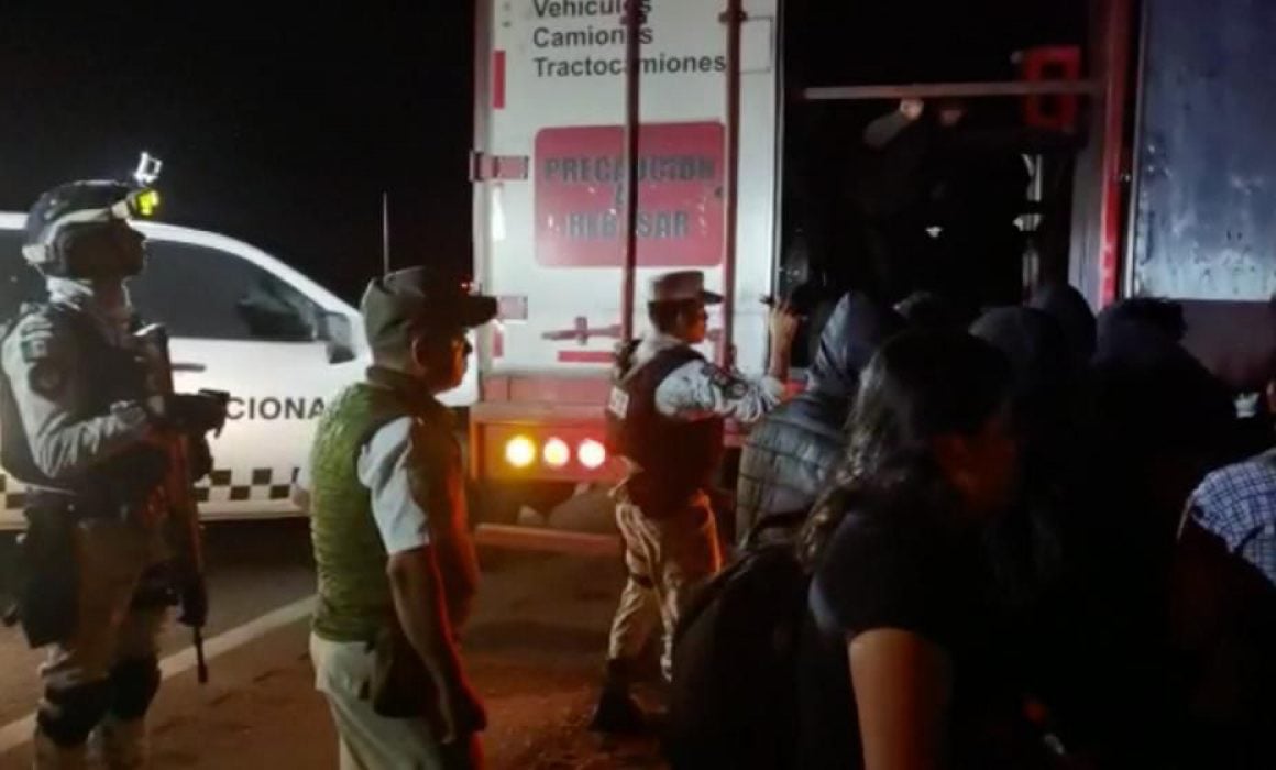 Rescata INM a 209 migrantes extranjeros que viajaban hacinados en un tráiler