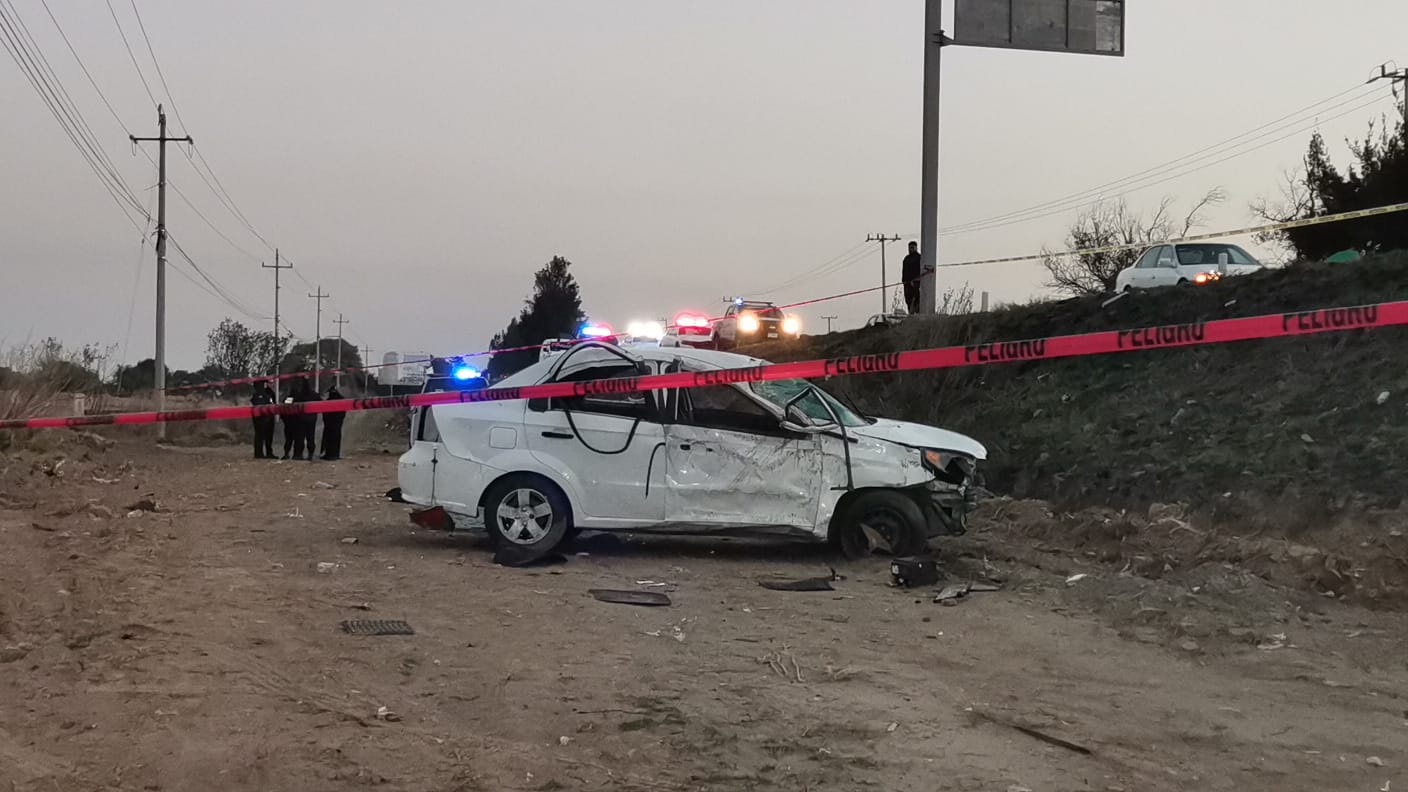 Muere mujer tras volcadura de automóvil sobre la Vía Corta Chiautempan-Puebla