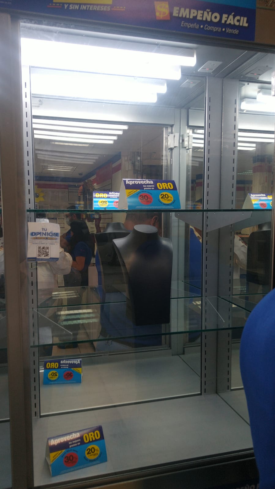 Atracan casa de empeño en la Capital; hampones se llevan más de $50 mil en joyería