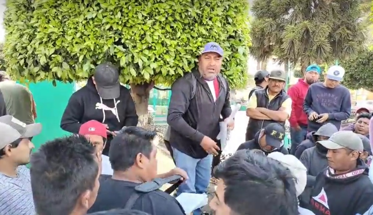 Por cierre de cancha, futbolistas en San Pablo del Monte toman alcaldía y autopista
