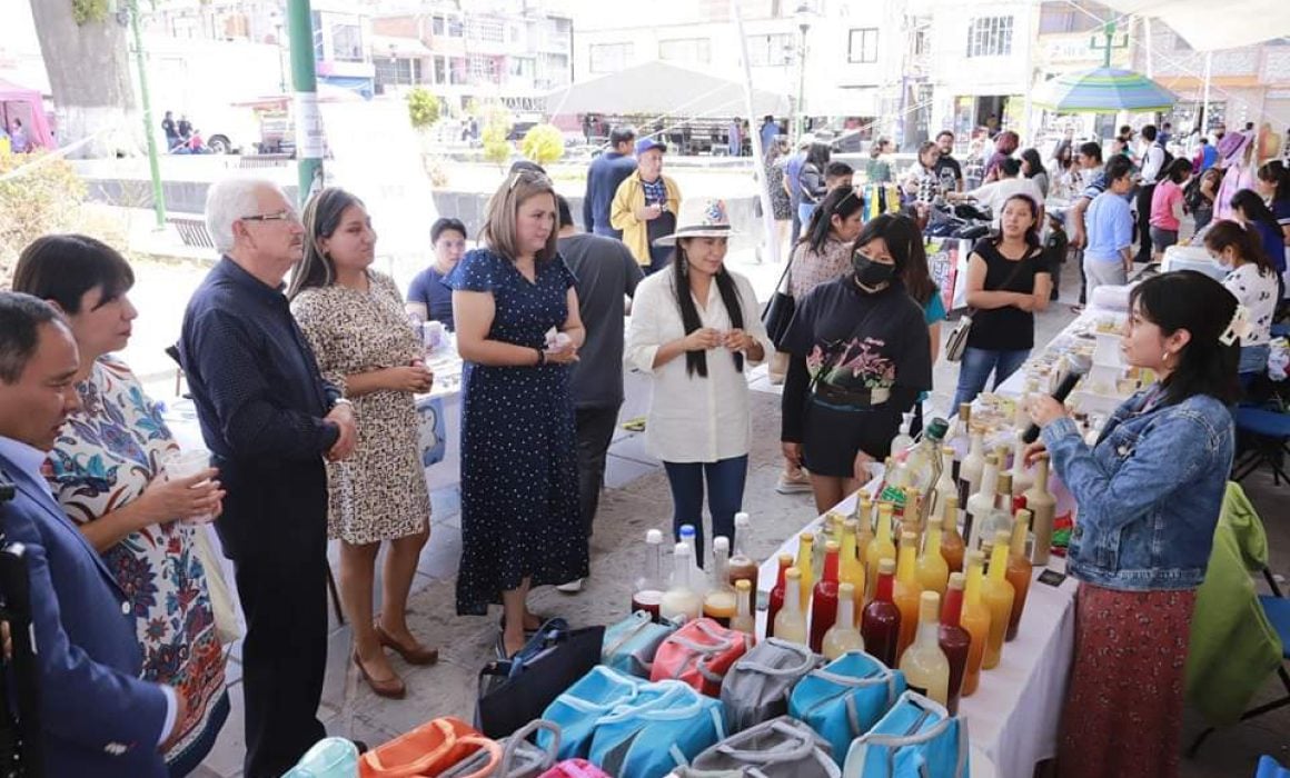 Autoridades estatales y municipales inauguraron mercado en Chiautempan
