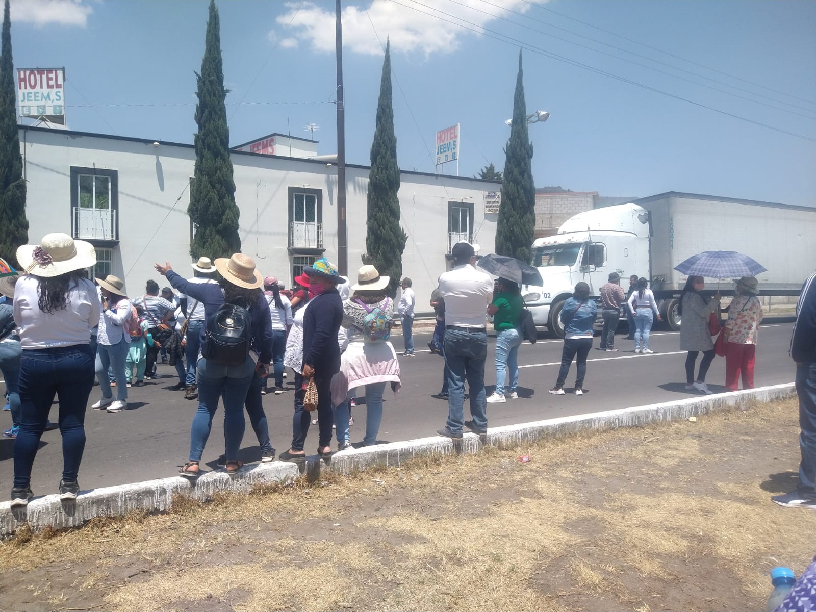 Abuchean a líder del SNTE Sección 55 por colución con Gobierno Tlaxcalteca