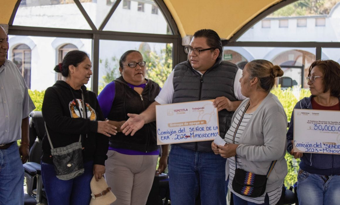 Apoya alcalde de Tepetitla a mayordomos y comité de feria de Villa Alta