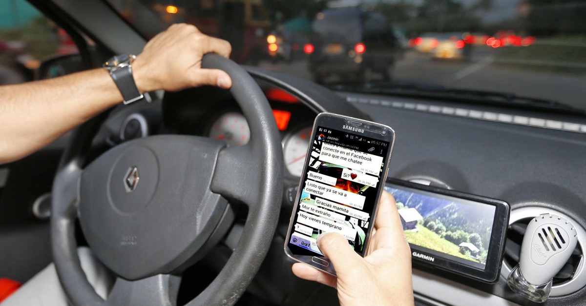 Uso de celular al manejar la principal causa de accidentes de tránsito 